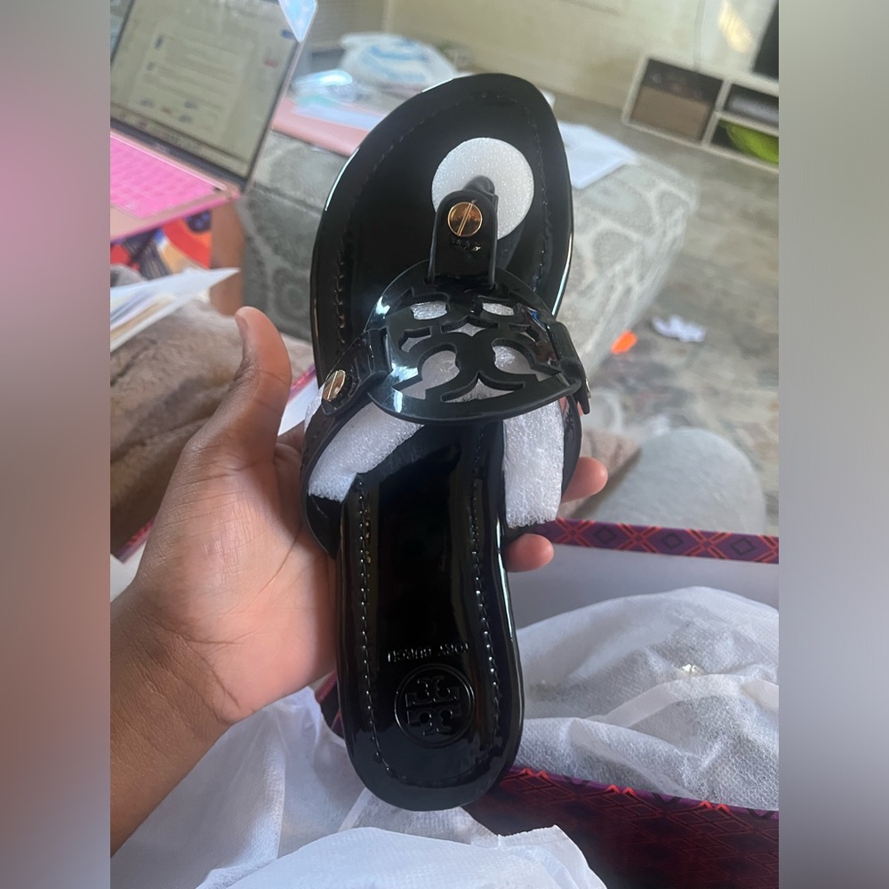 TORY BURCH BLACK FLIPFLOPS